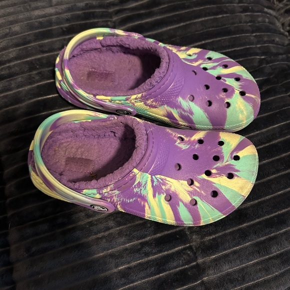 Girls Fleece Crocs - Picture 1 of 3